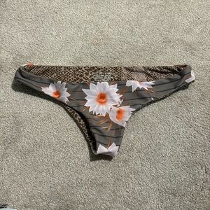 Hookipa size small Dragon Stripe